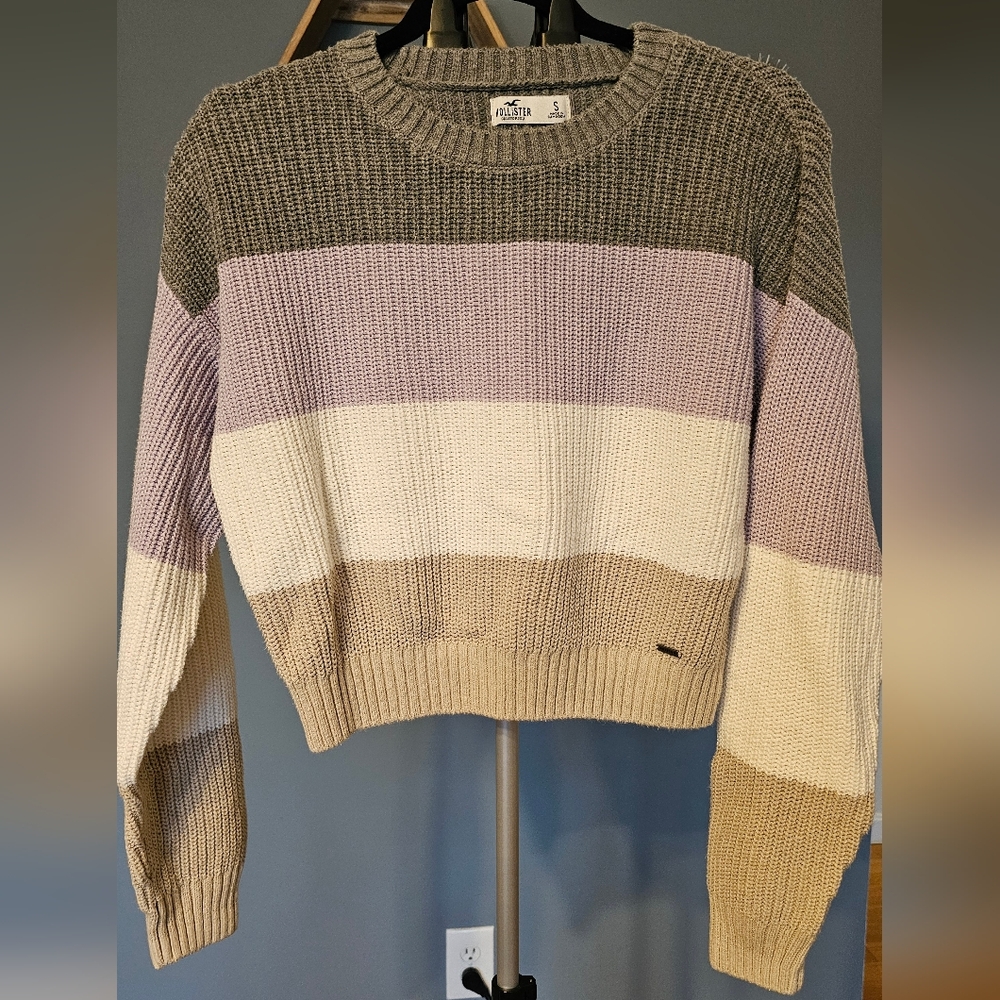 HOLLISTER MULTI COLOR SWEATER- SIZE SMALL